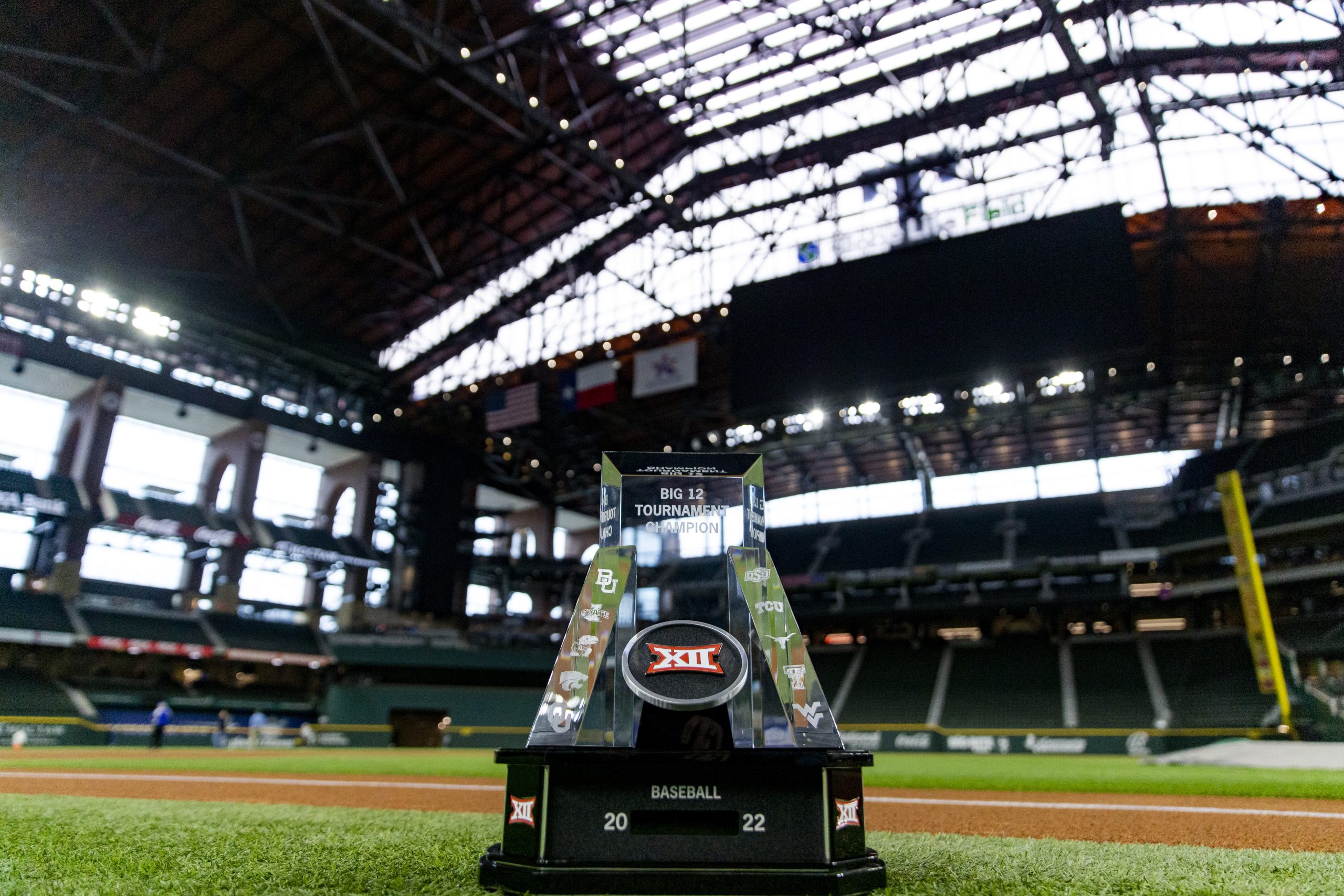 20220322_Big_12_Trophy_BO1_8940